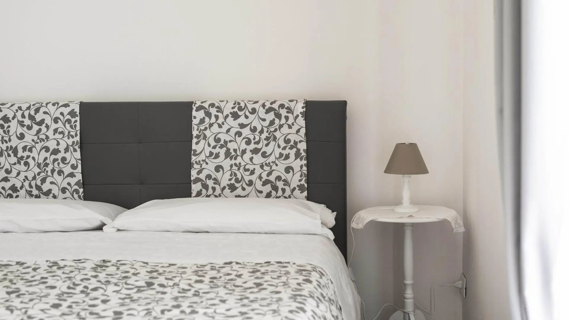 לינה וארוחת בוקר פאטי B&B Liola'