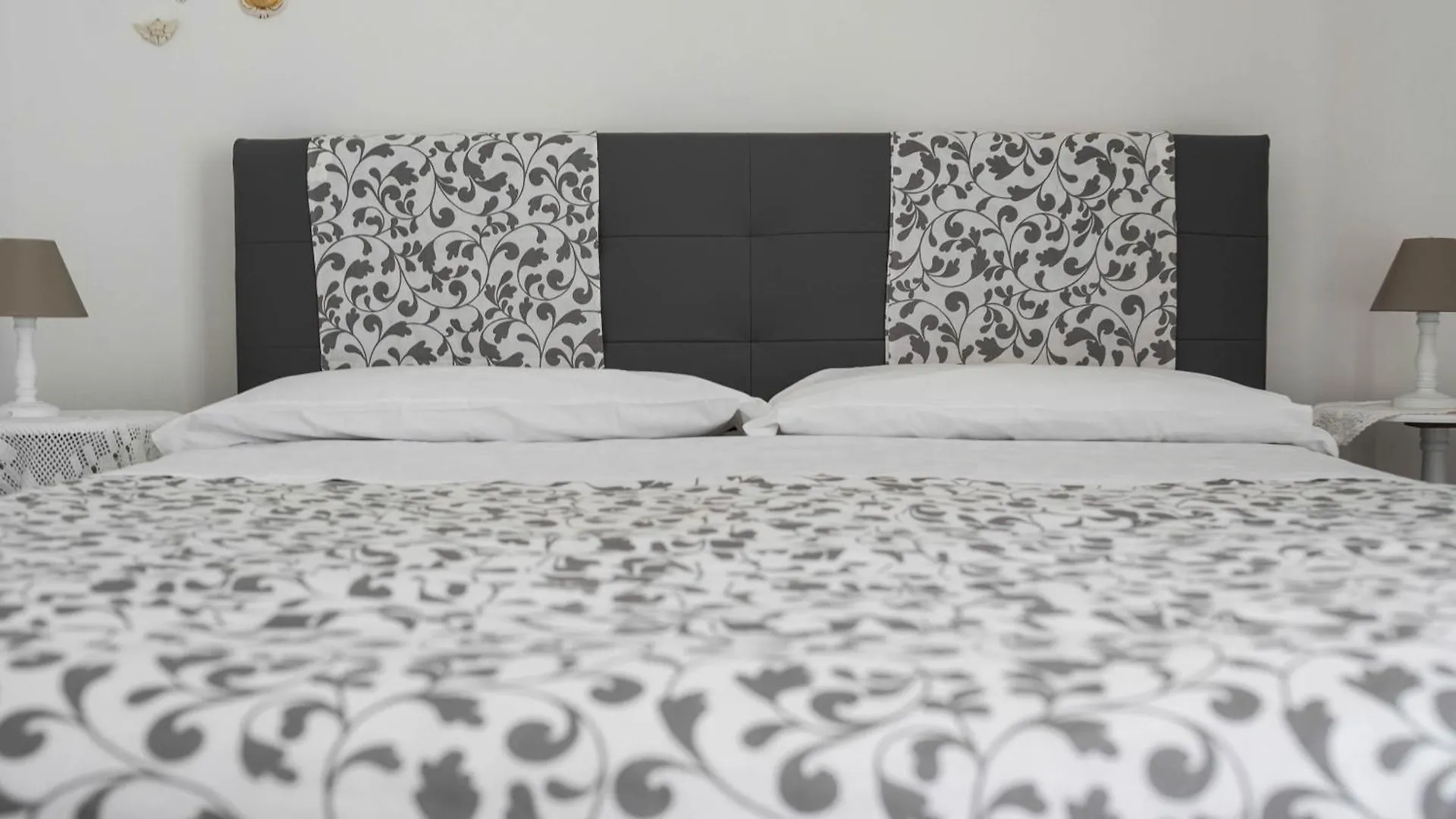 לינה וארוחת בוקר פאטי B&B Liola'